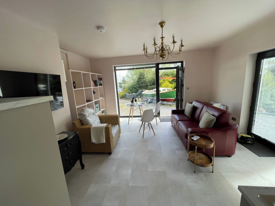 Apartment | Living area | TV