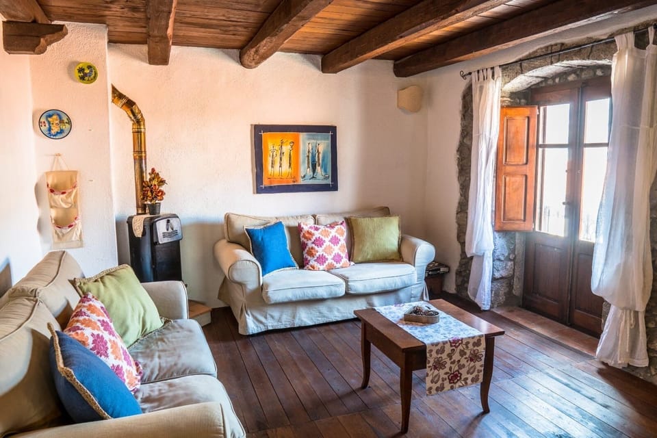 Deluxe Suite, 2 Bedrooms, Air conditioning, Mountain View | Living area | 36-inch TV with digital channels