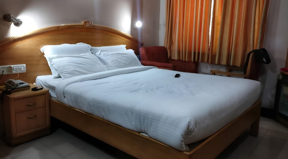 Basic Room | Desk, laptop workspace, free WiFi