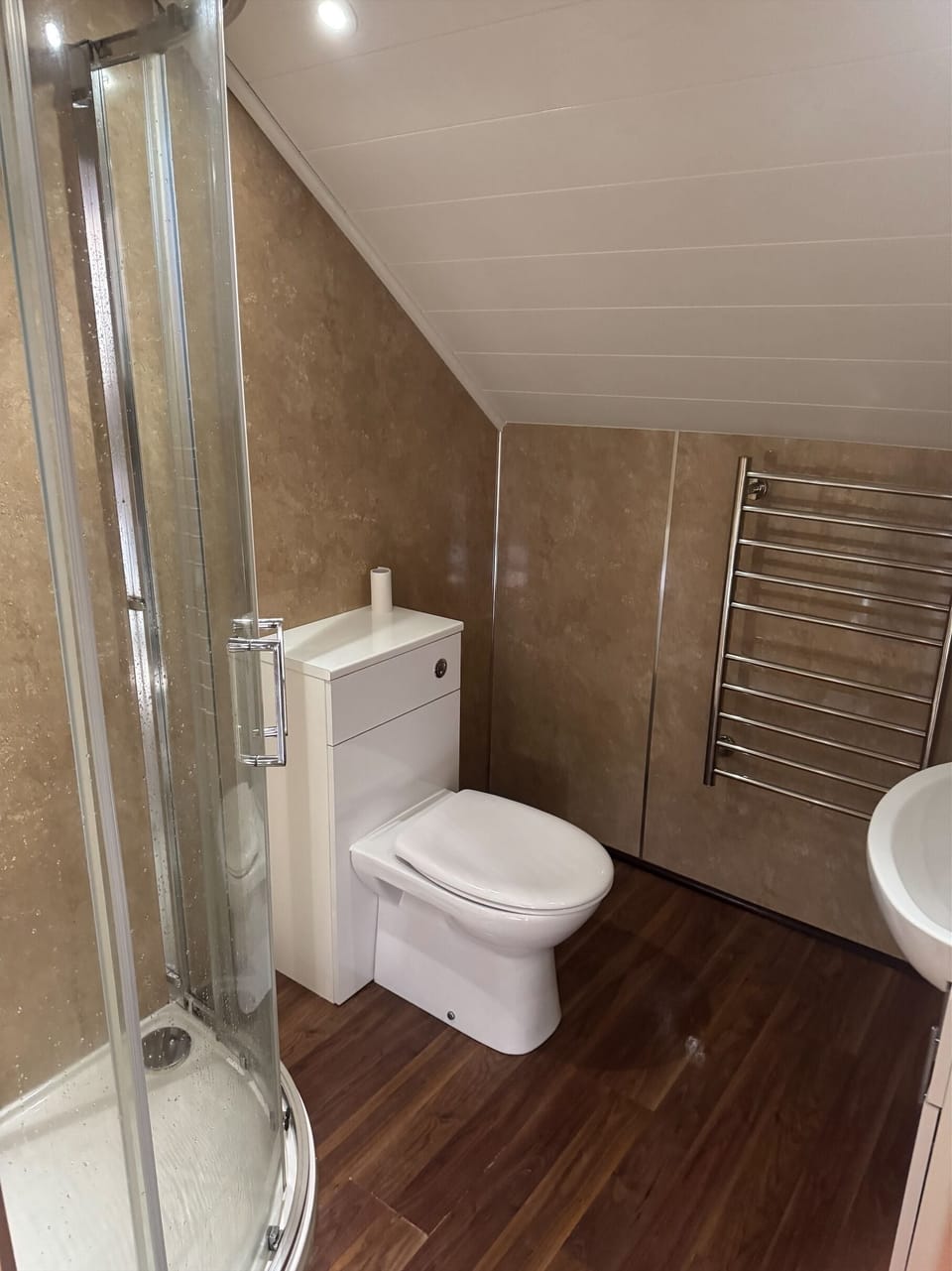 Standard Twin Room | Desk, iron/ironing board, free WiFi