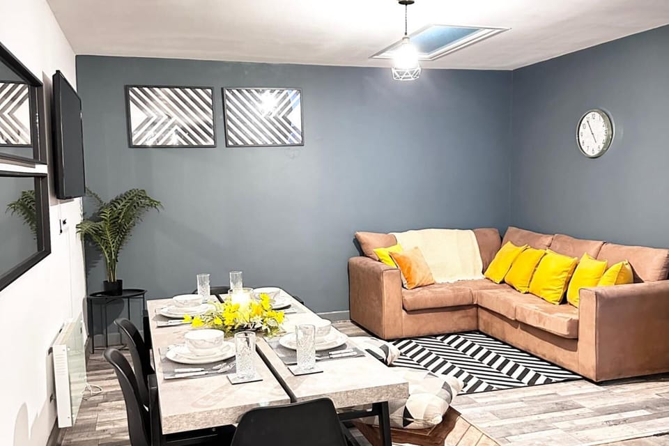 Apartment | Living area | TV