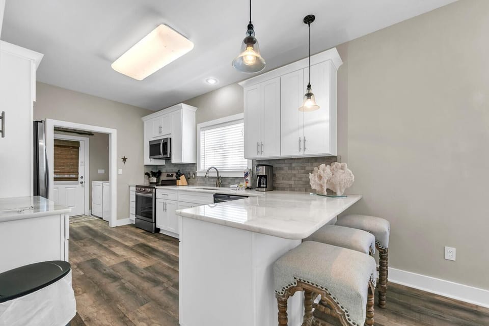 House, Multiple Beds (Under the Oaks Cottage in Blue Mounta) | Private kitchen | Oven, toaster