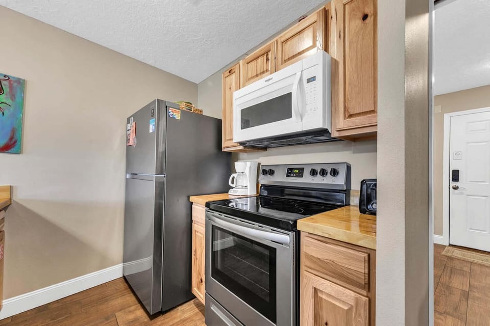 Condo, 1 Queen Bed with Sofa bed (Hidden Beach Villas 122 - A Sunset Pa) | Private kitchen | Oven, toaster