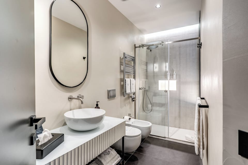 Exclusive Room | Bathroom | Free toiletries, hair dryer, slippers, bidet