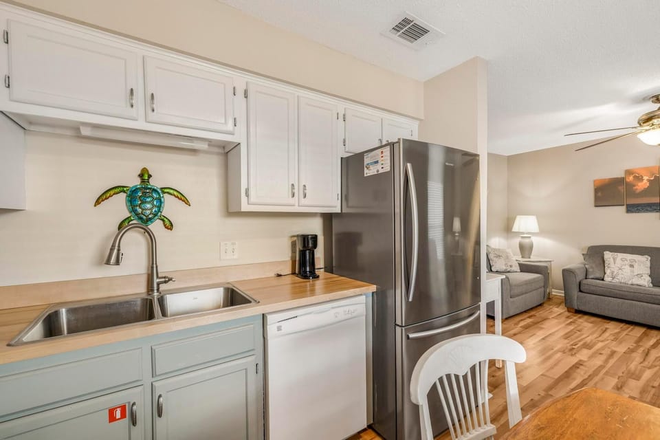Condo, Multiple Beds (Beach Front 603) | Interior