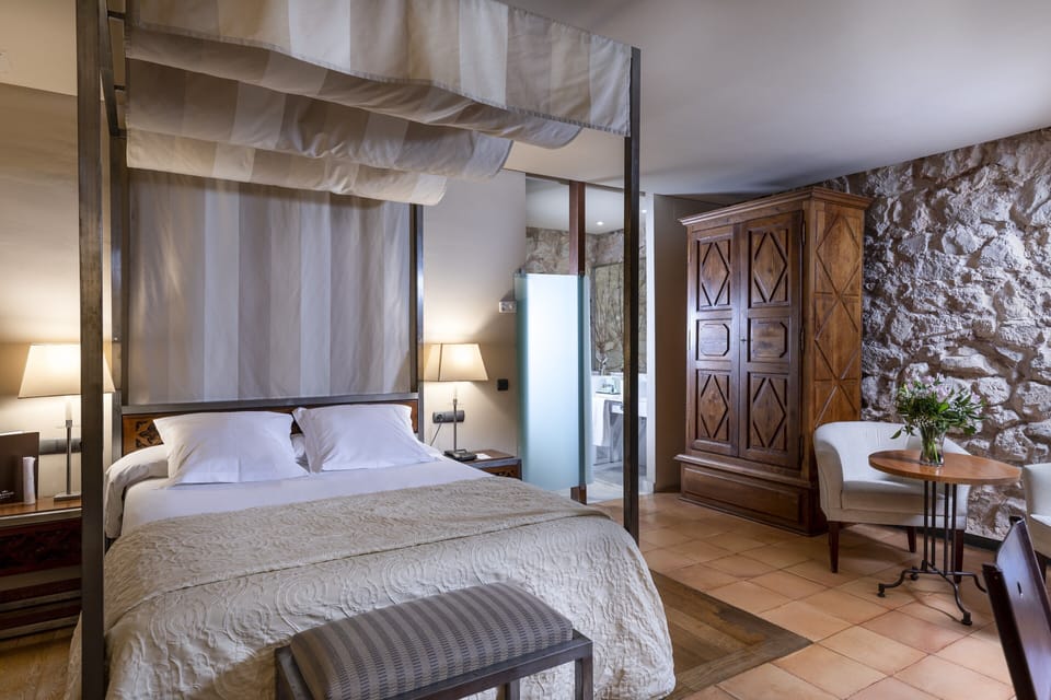 Superior Double Room, 1 Queen Bed | Minibar, in-room safe, desk, iron/ironing board