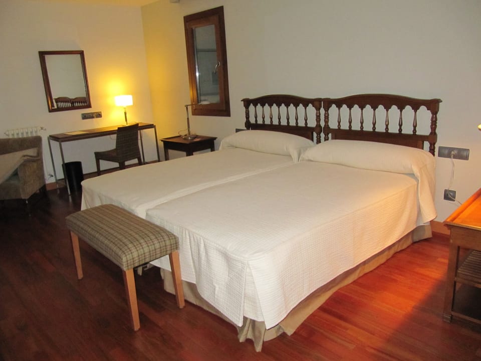 2 bedrooms, premium bedding, down comforters, minibar