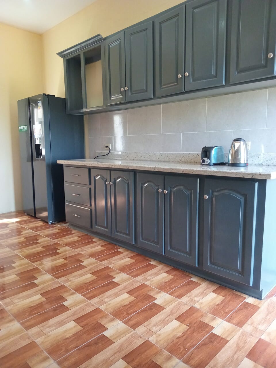 Coffee/tea maker, microwave, oven, stovetop