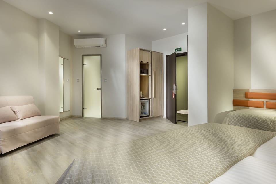 Quadruple Room | Minibar, in-room safe, desk, blackout drapes