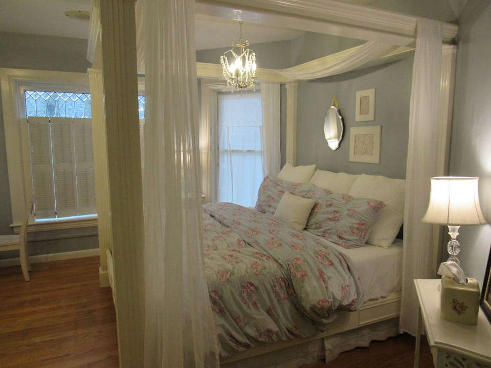Deluxe Room, Garden View | Iron/ironing board, WiFi (free)