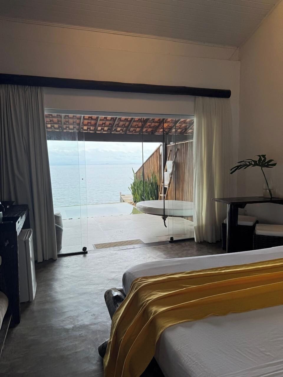 Premium bedding, free WiFi