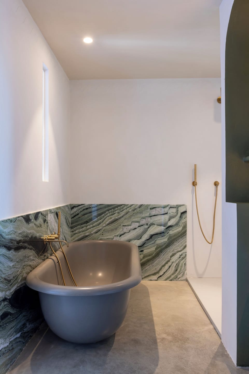 A bellezza | Bathroom | Eco-friendly toiletries, hair dryer, towels, soap