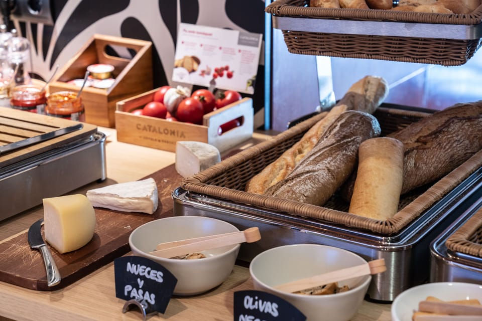 Daily buffet breakfast for a fee