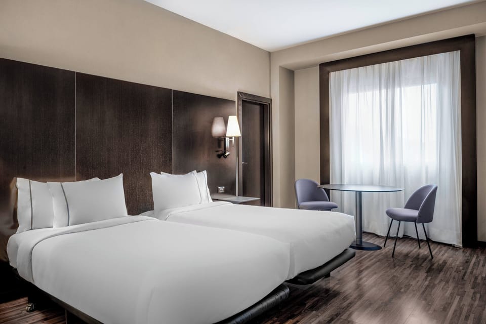 Standard Room, 3 Twin Beds | Hypo-allergenic bedding, minibar, in-room safe, desk