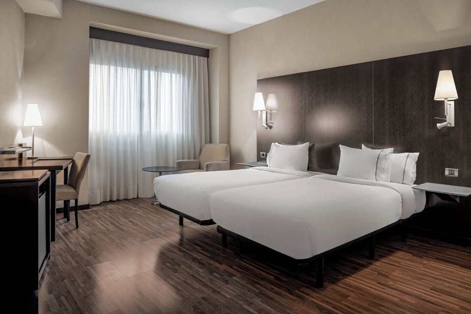 Standard Room, 2 Twin Beds | Hypo-allergenic bedding, minibar, in-room safe, desk