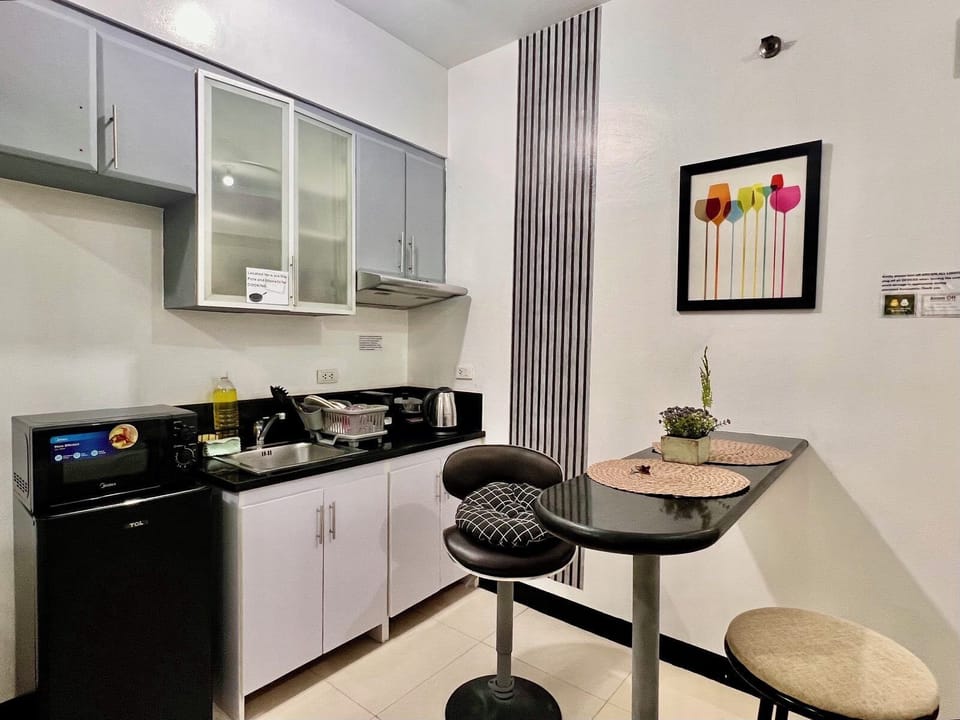 Double or Twin Room, City View | Private kitchen | Mini-fridge, stovetop, cookware/dishes/utensils