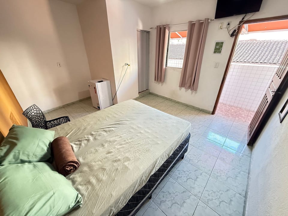 1 bedroom, laptop workspace, blackout drapes