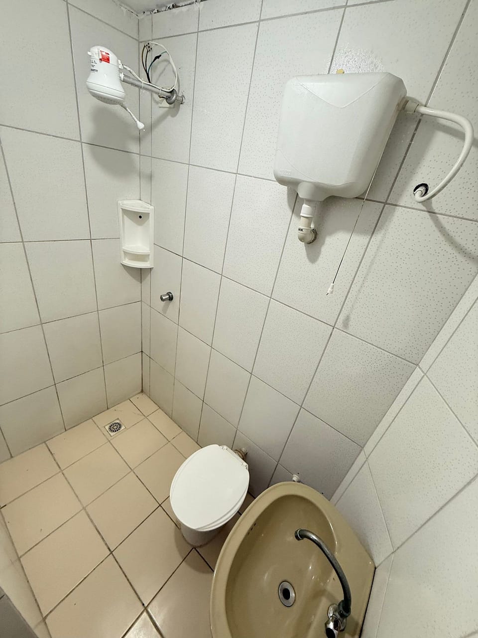 Shower, hair dryer (on request)