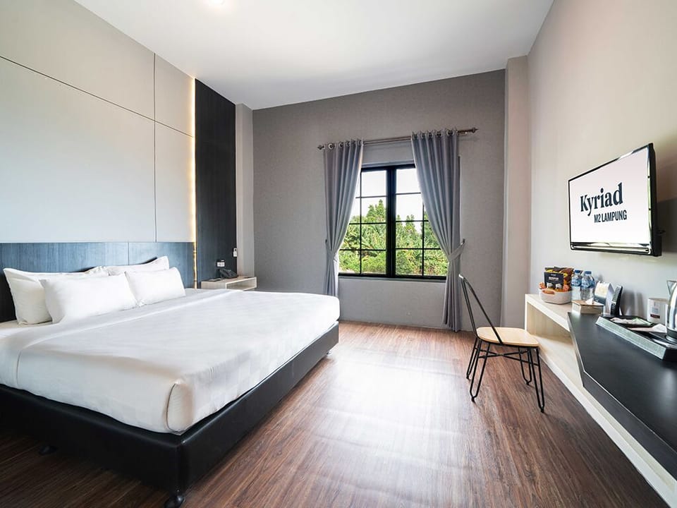 Superior Double Room, Partial Sea View | In-room safe, desk, laptop workspace, iron/ironing board (on request)