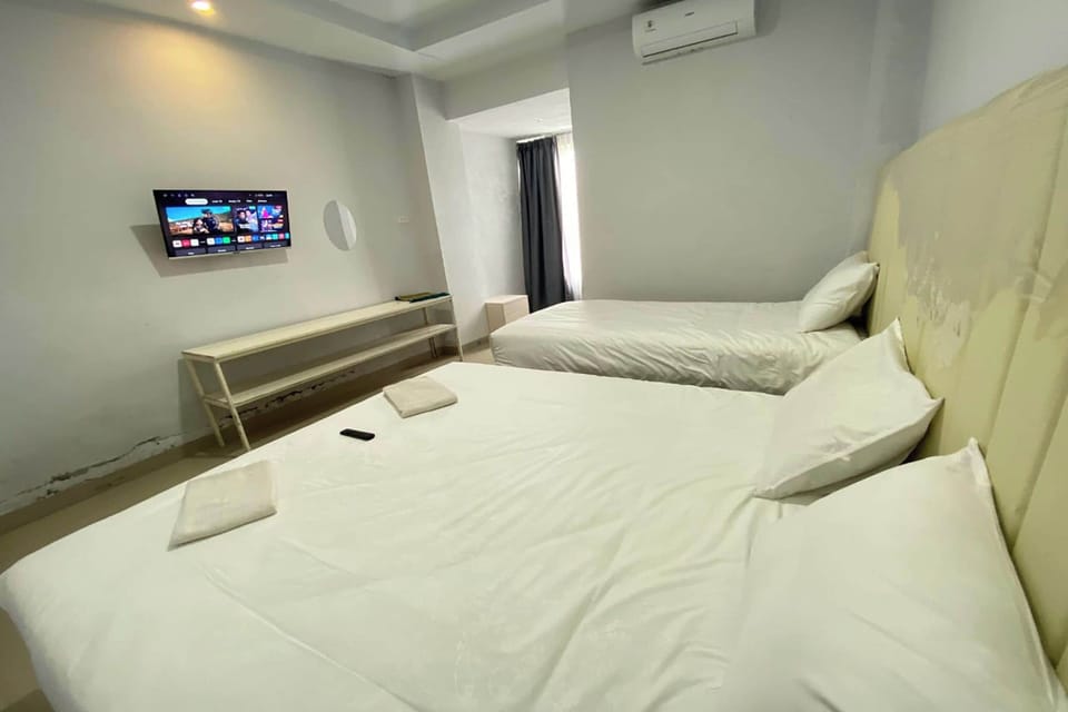Family Room | WiFi (free), bed sheets
