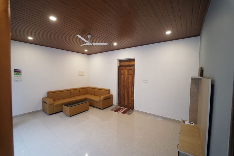 Superior Double or Twin Room, Garden View | Living area