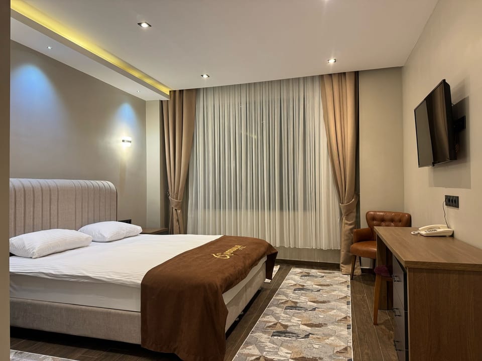 Luxury Double Room, City View | Desk, laptop workspace, free WiFi