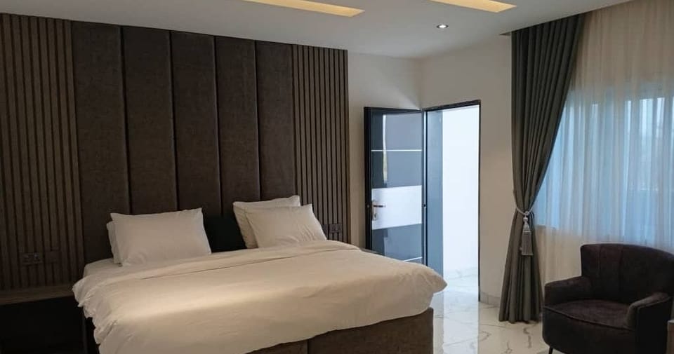 Desk, laptop workspace, free WiFi, bed sheets