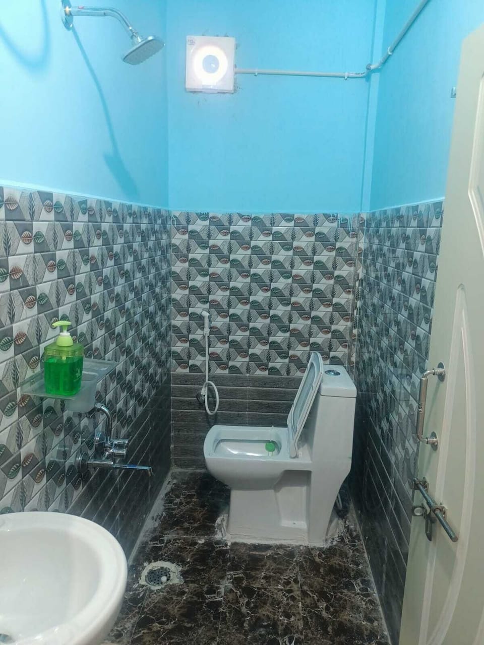 Shower, towels, soap, shampoo