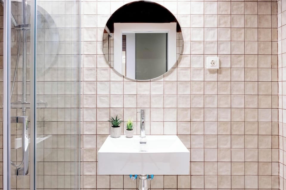 Shower, towels, soap, toilet paper
