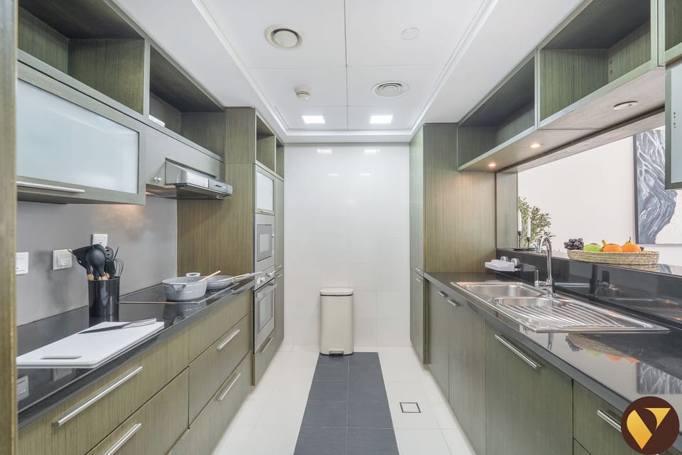 Luxury Apartment, City View | Private kitchen | Full-size fridge, microwave, oven, stovetop