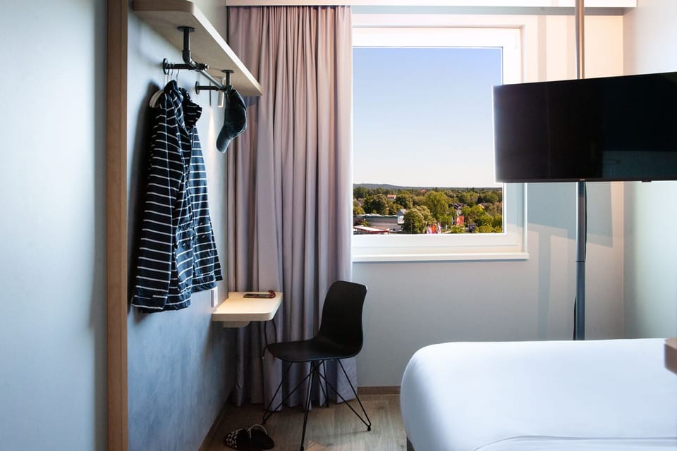 Standard Room, 1 Double Bed | Blackout drapes, soundproofing, free WiFi, bed sheets
