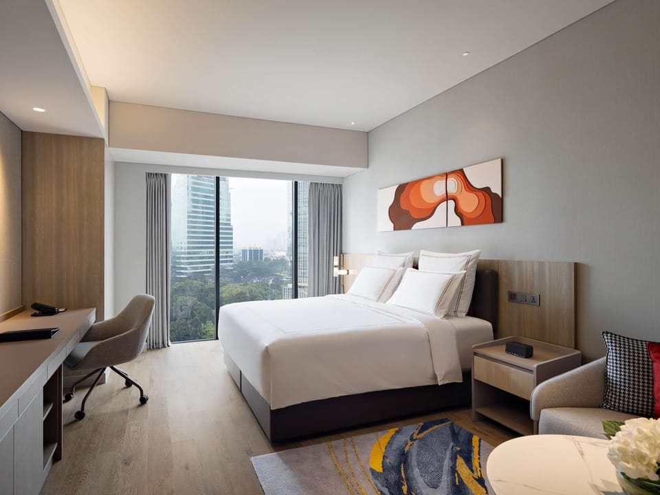 Swiss Advantage Studio With King Size Bed | Premium bedding, Select Comfort beds, in-room safe, desk