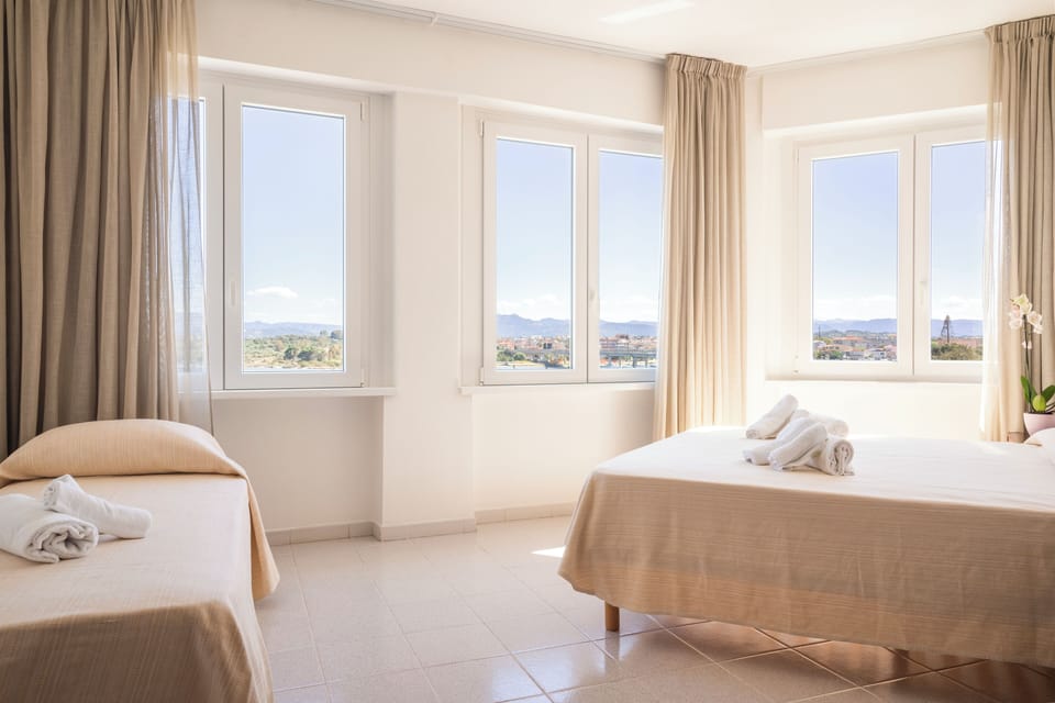 Triple Room | Minibar, free WiFi, bed sheets