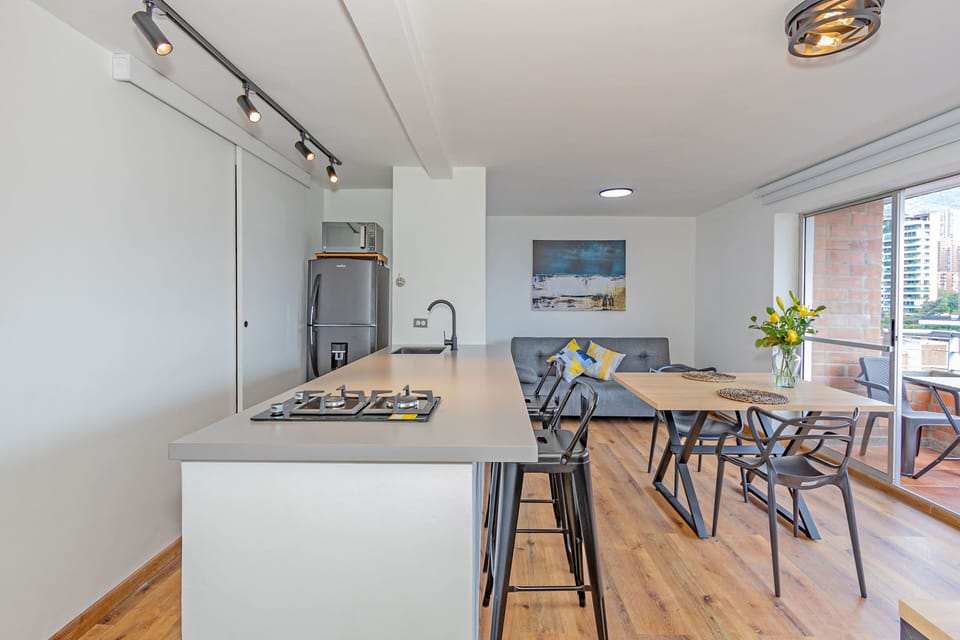 Superior Apartment, Balcony, City View | Private kitchen | Microwave, stovetop, coffee/tea maker, cookware/dishes/utensils