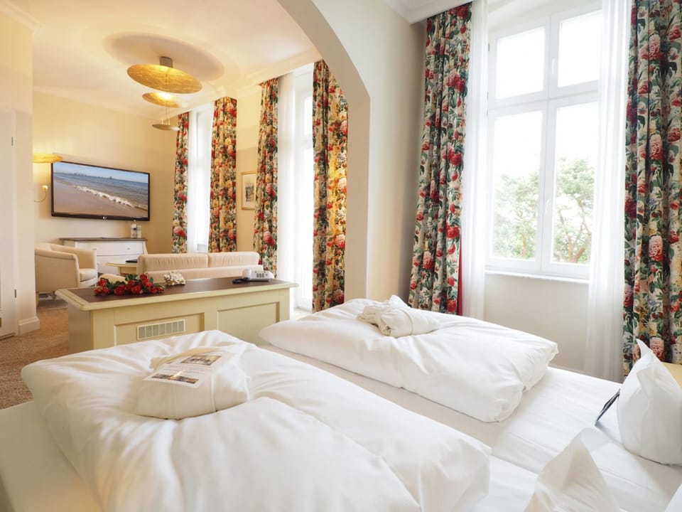 Deluxe Double Room (Sea Side) | Minibar, in-room safe, individually furnished, free cribs/infant beds