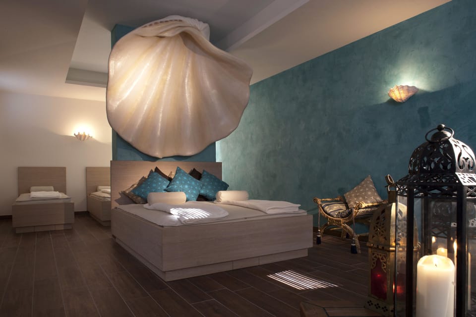 Couples treatment rooms, steam room, body treatments, aromatherapy