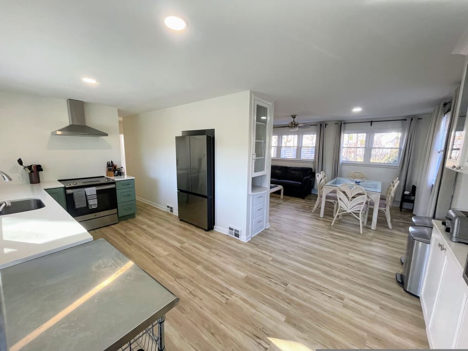House | 4 bedrooms, desk