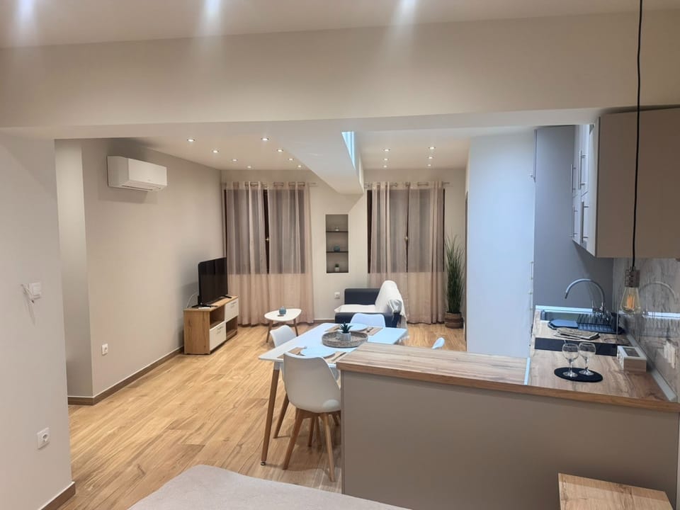 House | 1 bedroom, desk, soundproofing