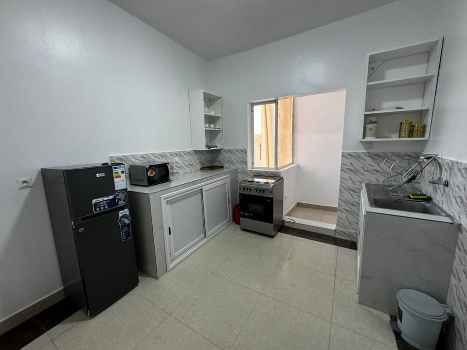Deluxe Apartment, City View | Private kitchen