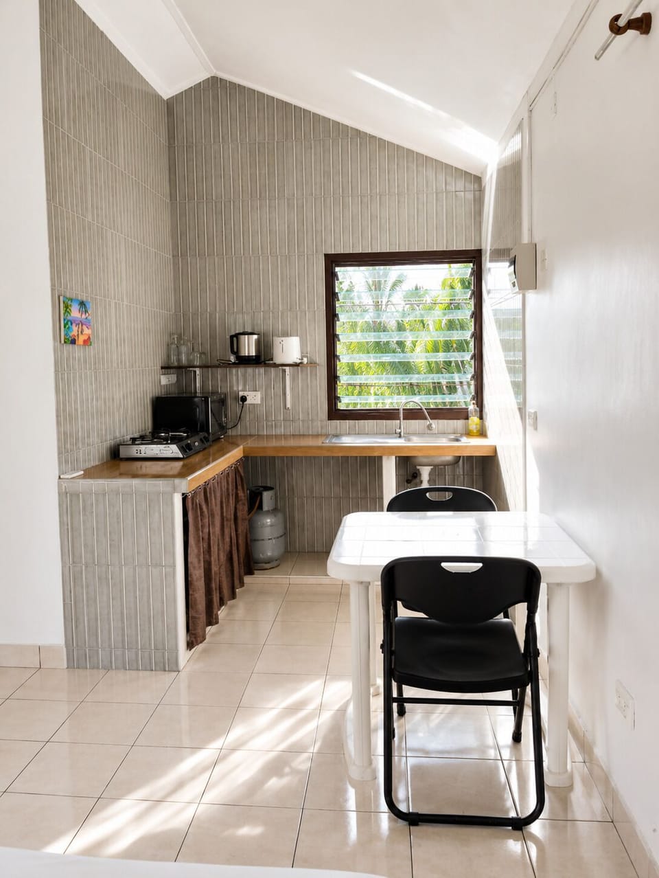 Basic Studio | Private kitchen | Microwave, stovetop, toaster, highchair
