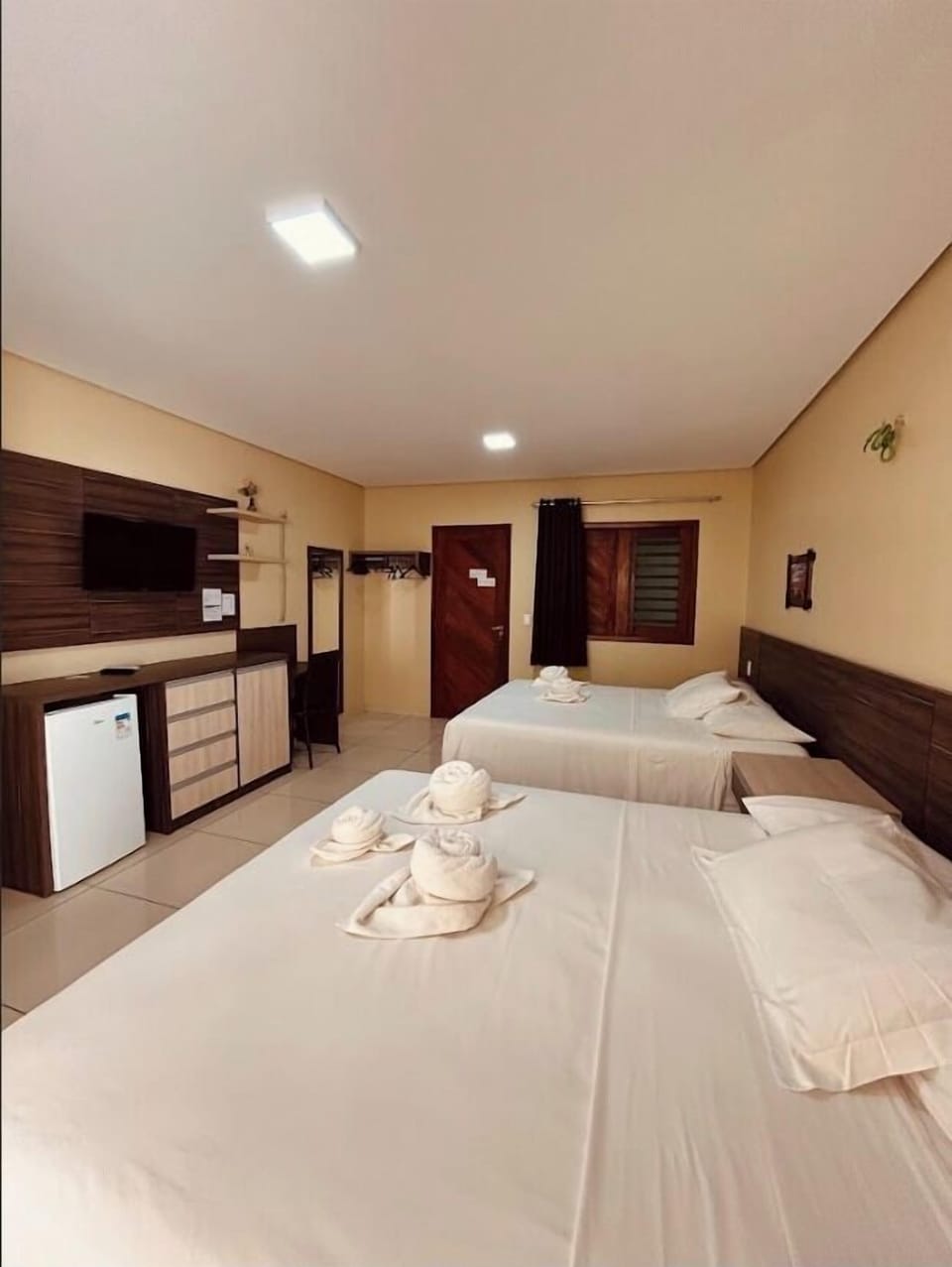Family Room | WiFi (free), bed sheets