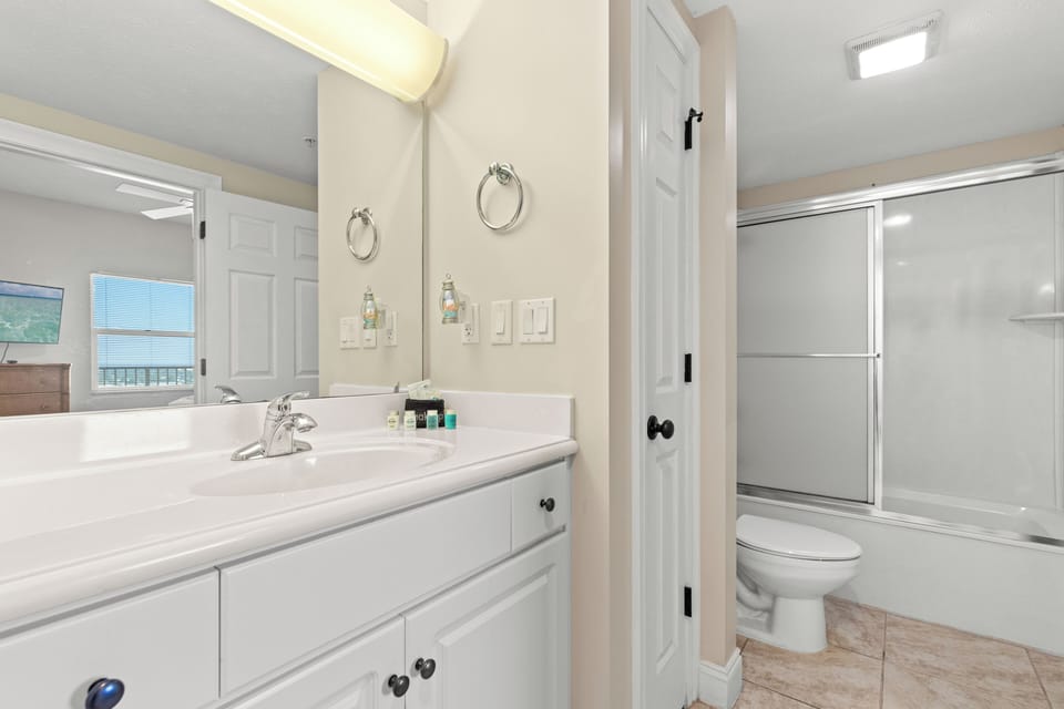 Treasure Island Unit 2011: Sunset Sands, 2 Bed/2 Bath Retreat Sleeps 8! Apartment in Lower Grand Lagoon