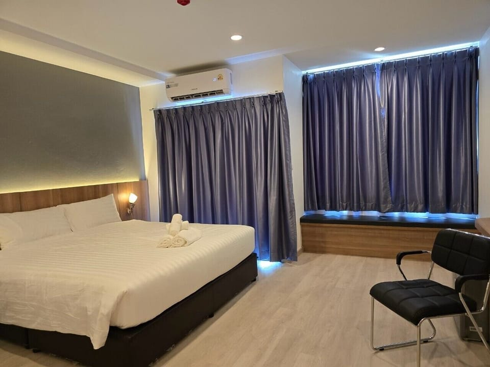 Superior Double Room | In-room safe, iron/ironing board, free WiFi