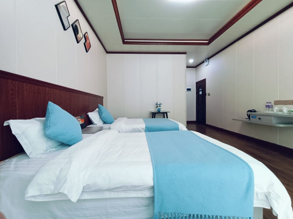 Comfort Twin Room | Laptop workspace, free WiFi