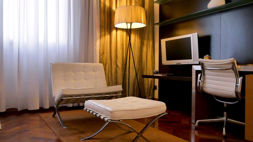 Premium bedding, pillowtop beds, minibar, in-room safe