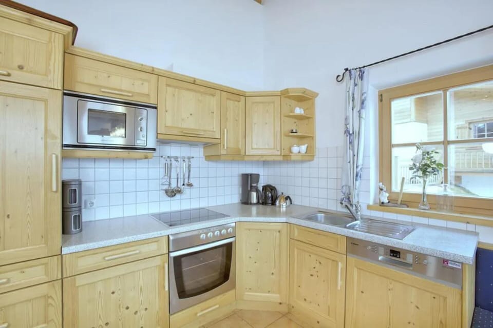 House | Private kitchen | Coffee/tea maker, fridge, microwave, oven