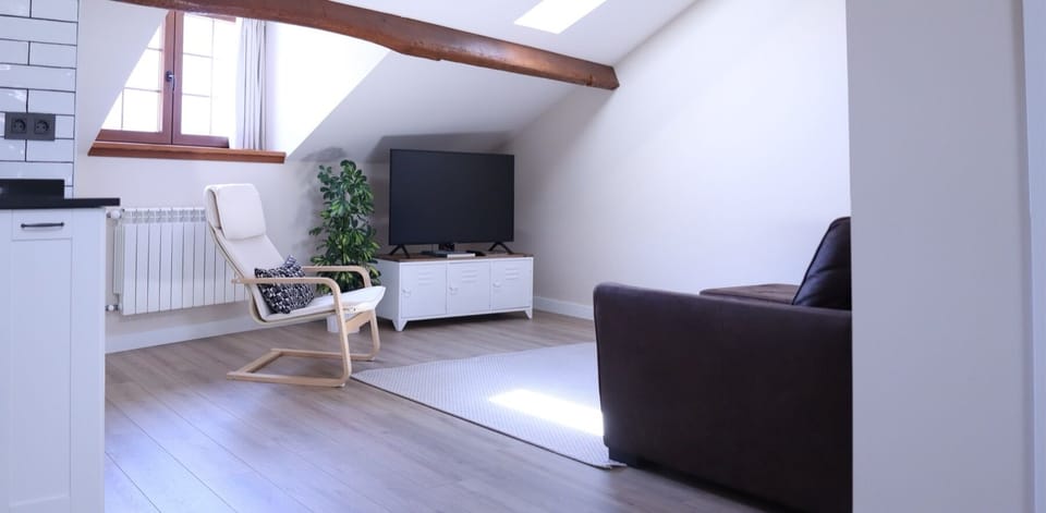 Luxury Apartment, City View | Living area | 50-inch Smart TV with cable channels