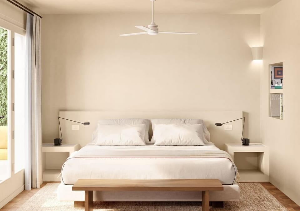 Hypo-allergenic bedding, minibar, desk, soundproofing