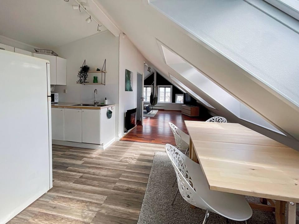 House, 2 Bedrooms, City View | Dining