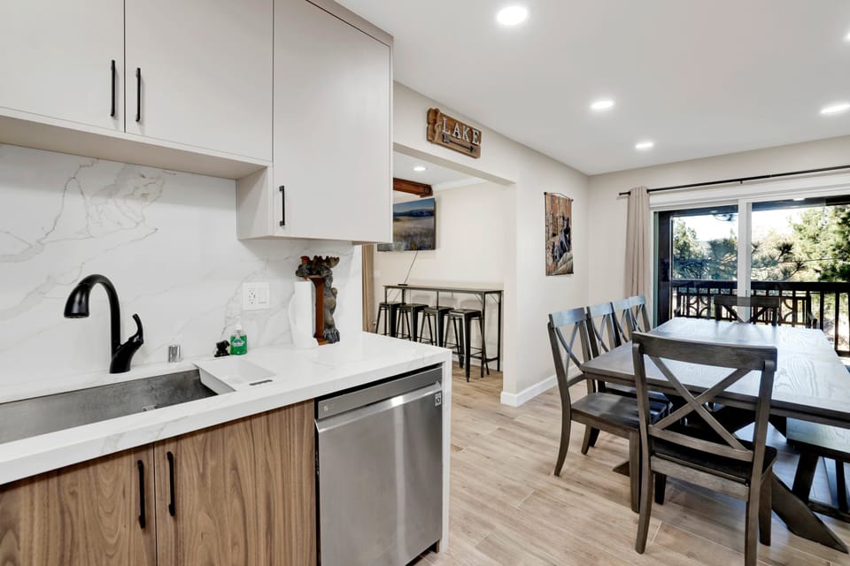 Cabin, Multiple Beds, Hot Tub, Mountain View (2507) | Private kitchen | Coffee/tea maker
